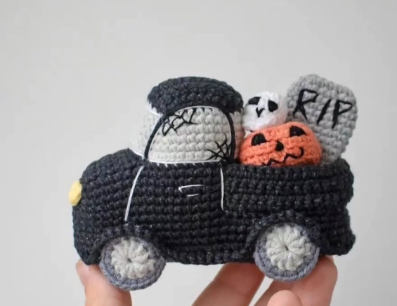 Crochet Halloween Patterns - Halloween Truck Amigurumi