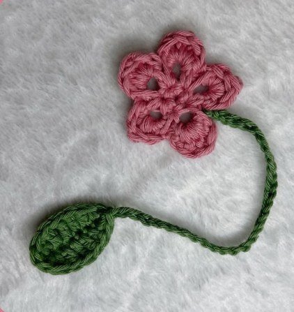 Crochet bookmark flower - The finished crochet bookmark flower: a pink blossom, green leaf and chain stem