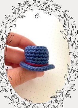The finished top hat with its maroon ribbon (image 6)