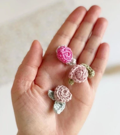 Crochet small flowers pattern - mini crochet roses